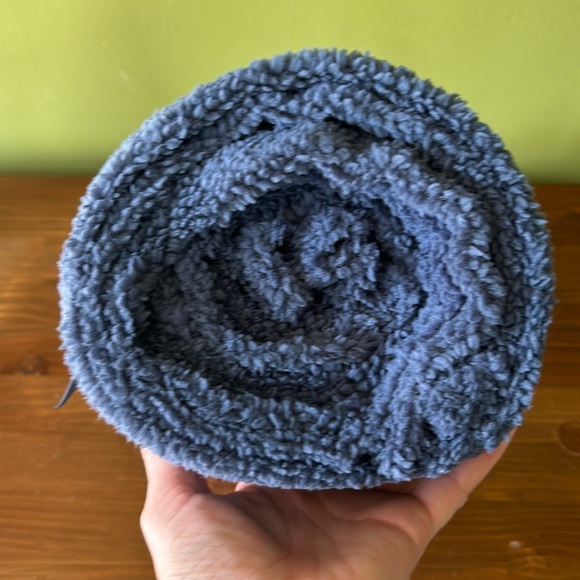 Ardour Plush Throw - Picture 4 of 5